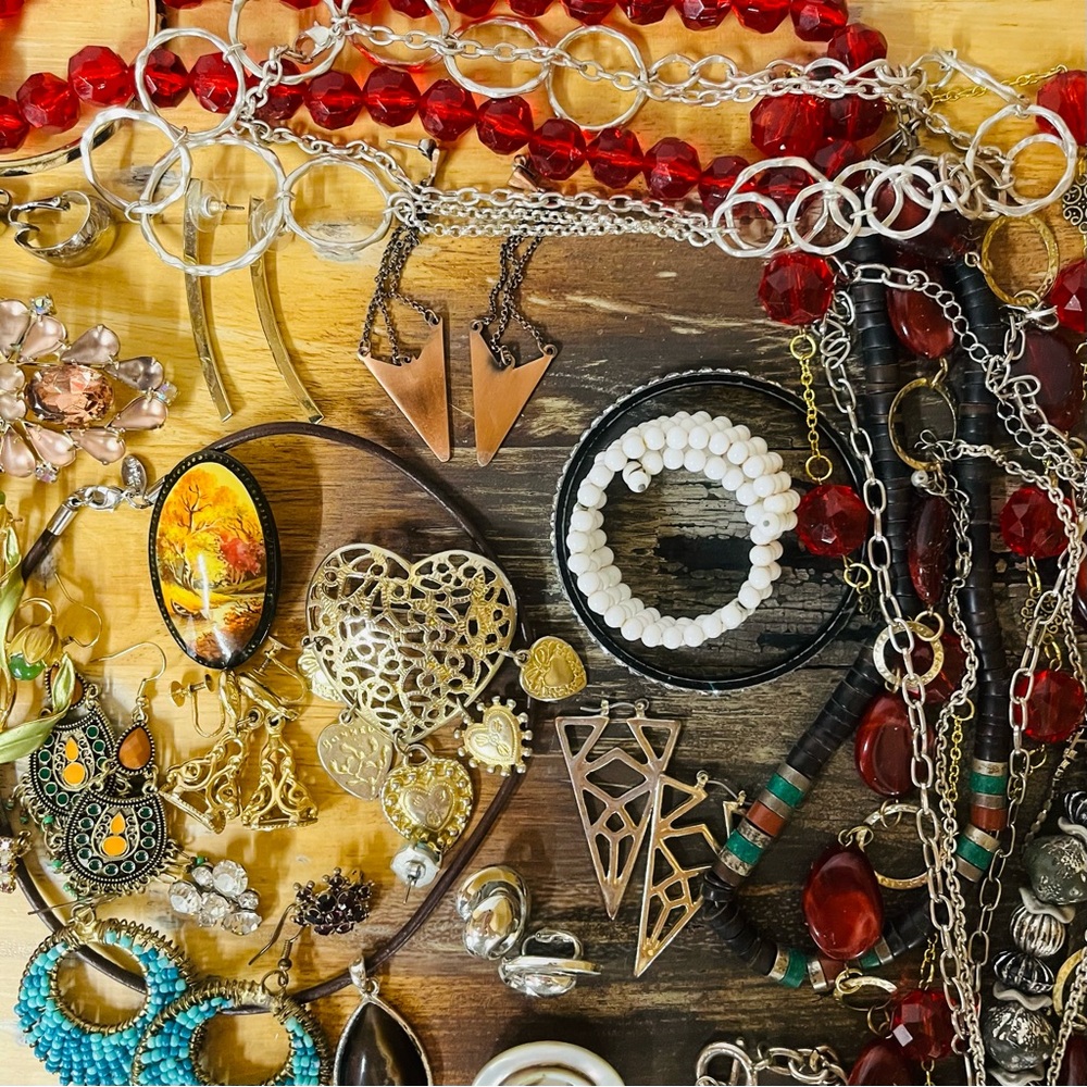 Jewelry Costume Jewelry Necklaces Brooches Bracelets Mixed Lot of 82 Pieces - Picture 8 of 16